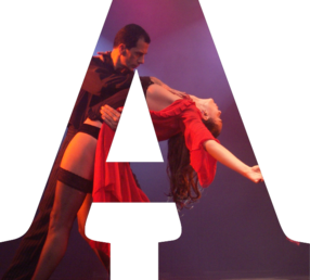 Ο Ariel Perez και η Margarita Plessa χορεύουν tango argentino. Η Μαργαρίτα έχει γείρει προς τα πίσω και ο Ariel την κρατάει από τη μέση. Η φωτογραφία είναι κομμένη ώστε να σχηματίζει το γράμμα A.